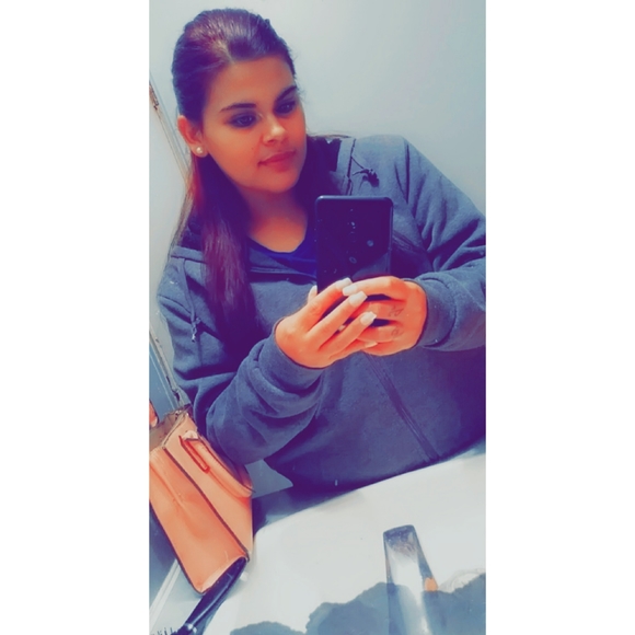 Meet your Posher, Amor - Picture 2 of 5